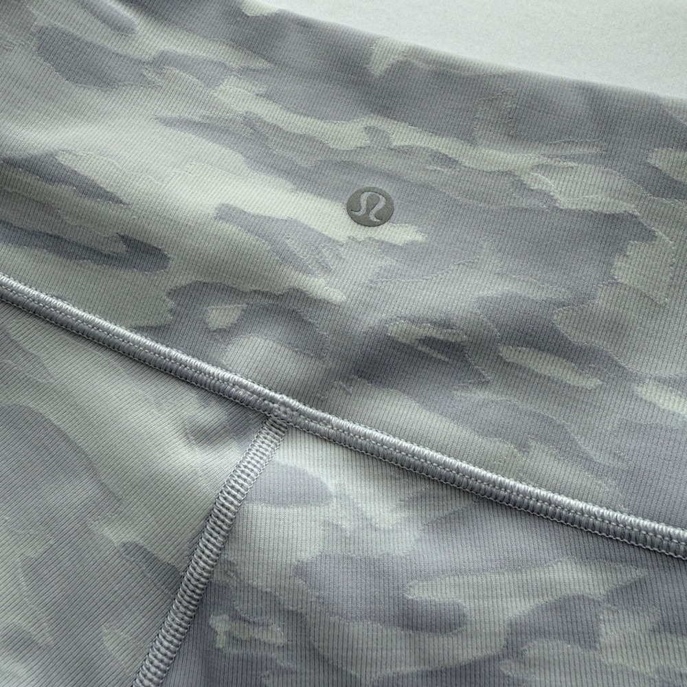 Lululemon Wonder Under Crop Leggings Grey White Camo High Rise Size 2 Yoga - Picture 3 of 10